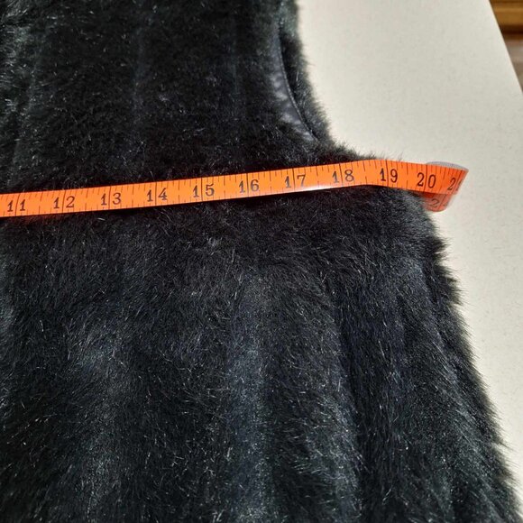 Reversible Fake Fur Vest - Picture 8 of 9